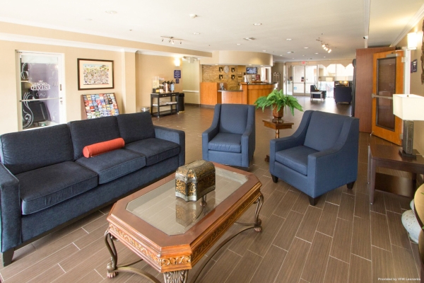 Hotel Comfort Suites Visalia Convention Center